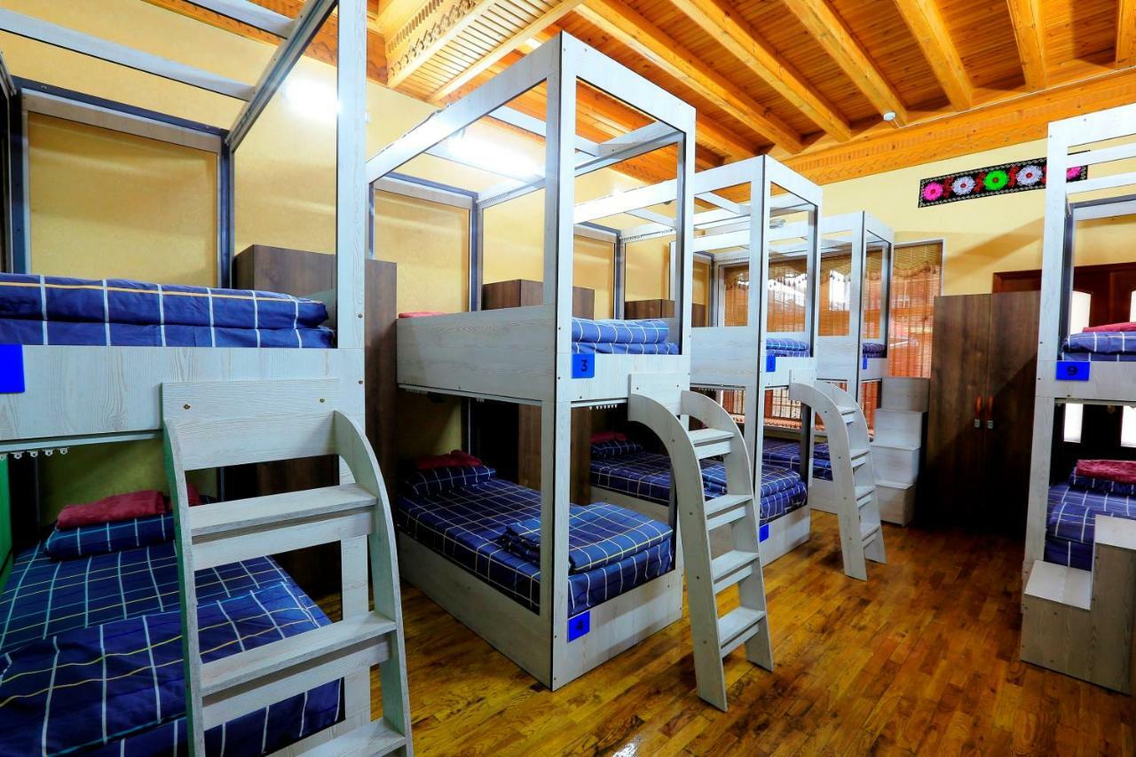 Yellow Hostel Doesjanbe Buitenkant foto